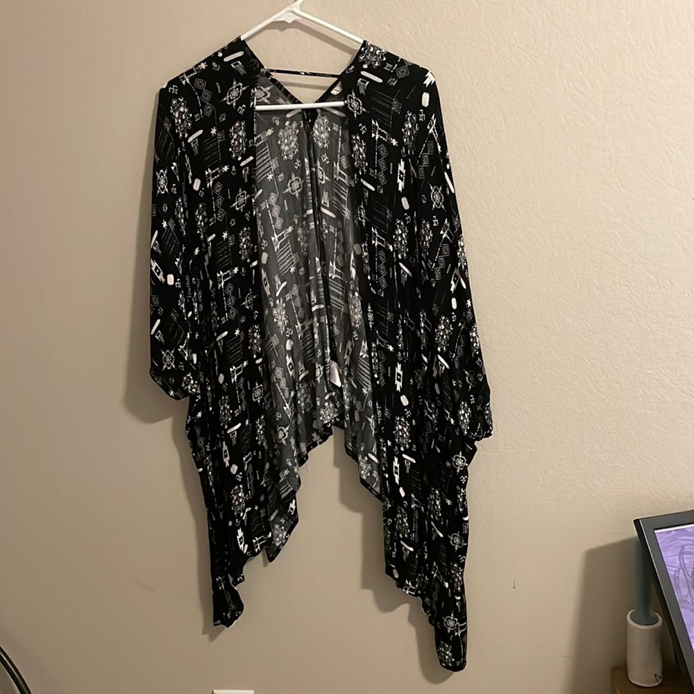 Medium/Large Black & White pattern kimono